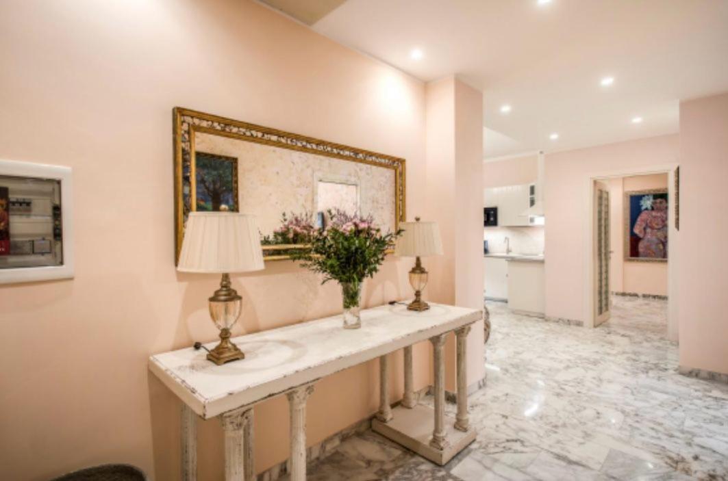 La Dolce Of Via Veneto - Prestigious With Wonderful Terrace In The Historic Center Appartement Rome